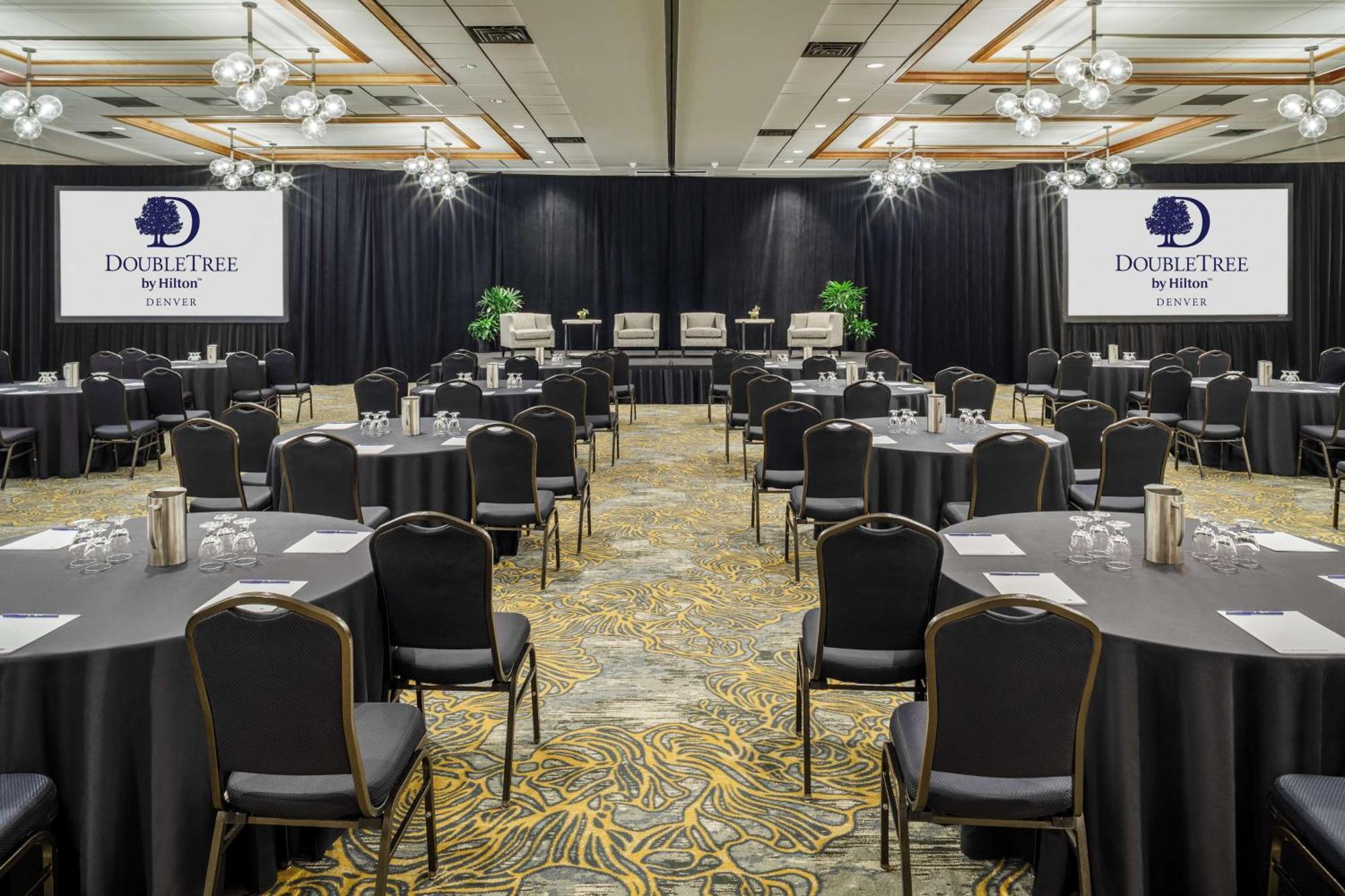 Doubletree By Hilton Hotel Denver Esterno foto