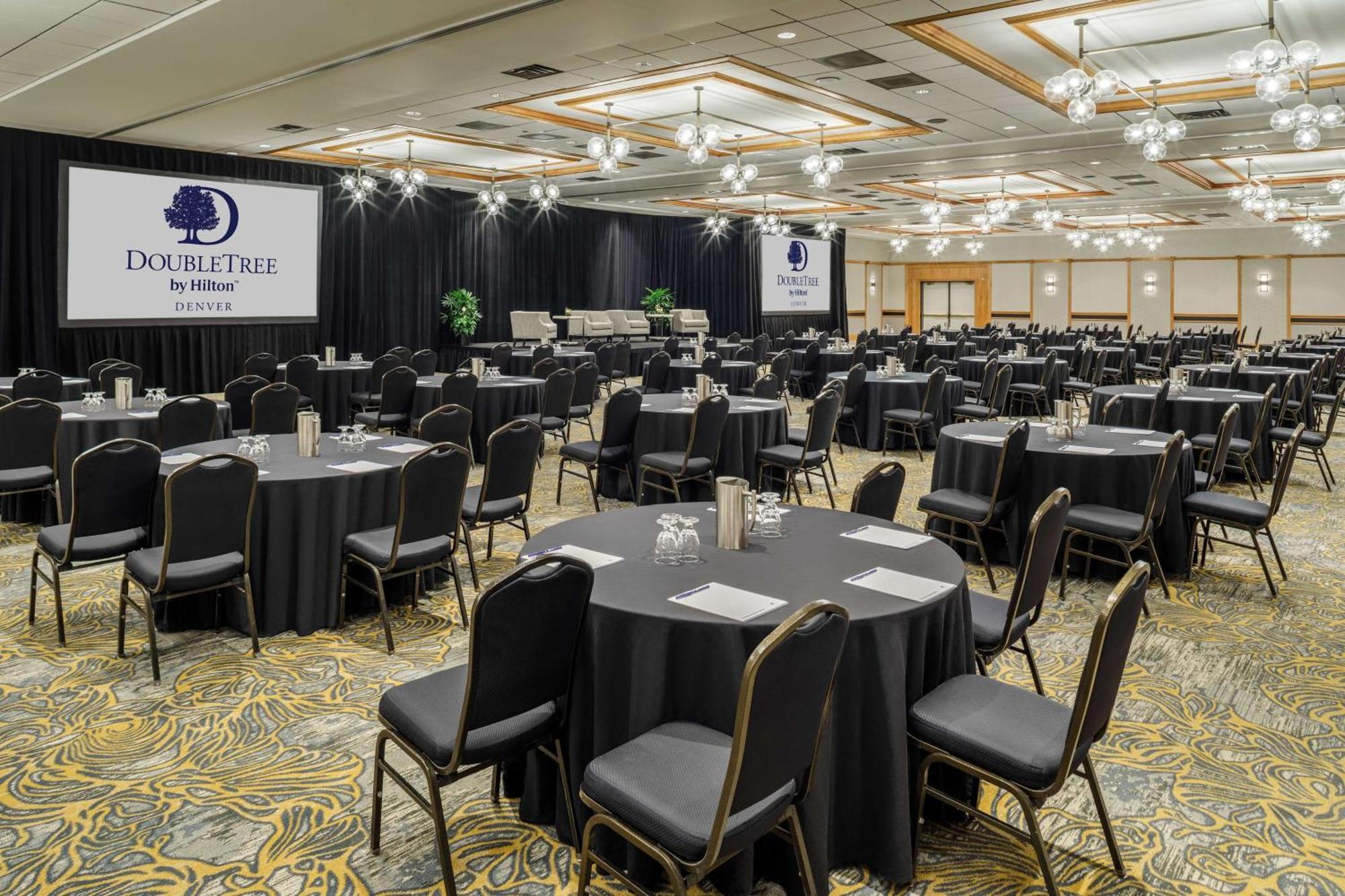 Doubletree By Hilton Hotel Denver Esterno foto