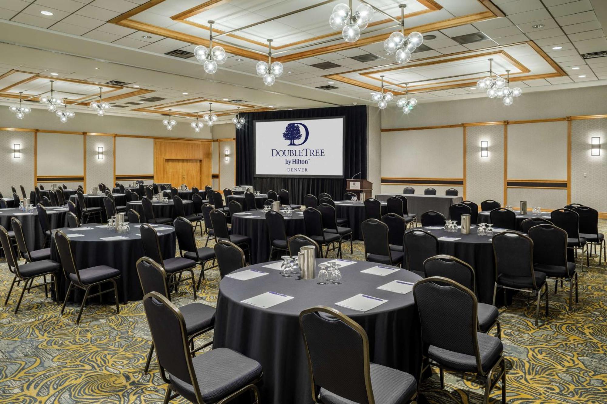 Doubletree By Hilton Hotel Denver Esterno foto